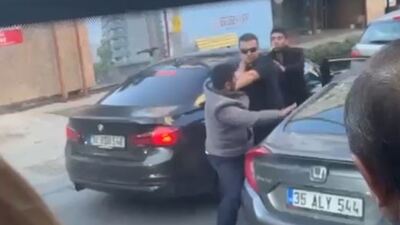 Kadıköy'de tekmeli yumruklu 'yol verme' kavgası