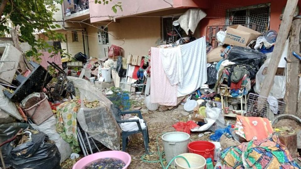 "Çöp ev"den 24 ton atık çıktı