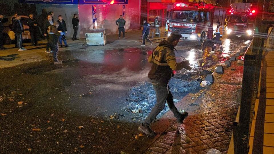 Küçükçekmece'de izinsiz gösteri: 5 gözaltı