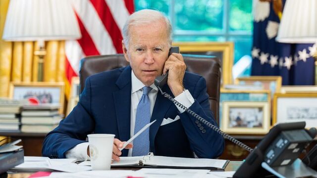 Biden, Harris ve Trump'ı aradı