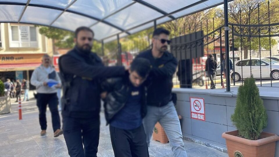 Kavga ettiği kişiyi bıçakladı