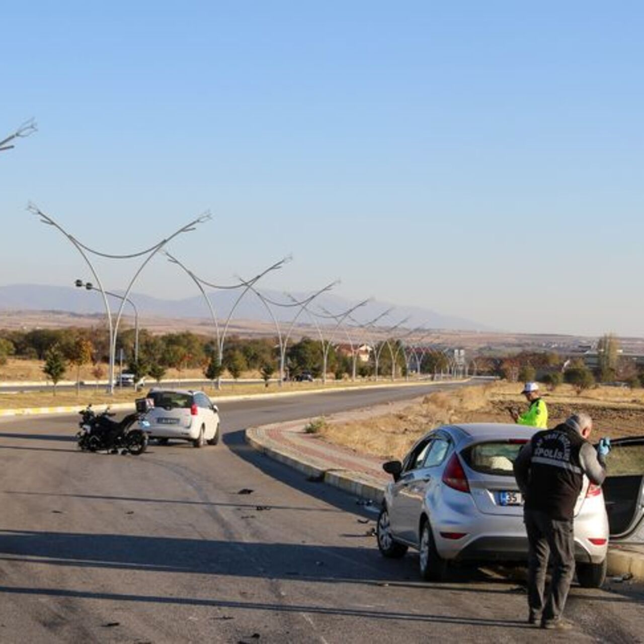 Uşak'ta trafik kazası: 2'si polis 4 yaralı