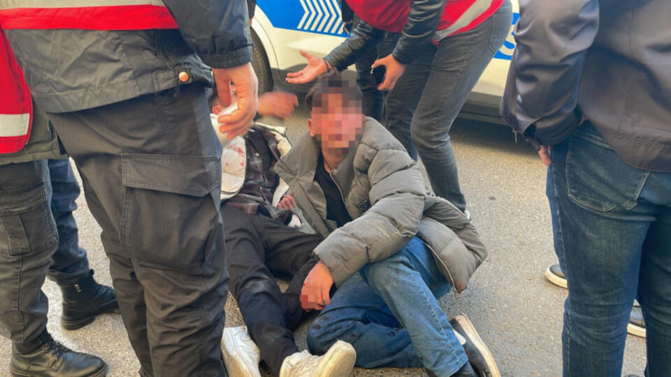 Dövmeye gidip dayak yediler