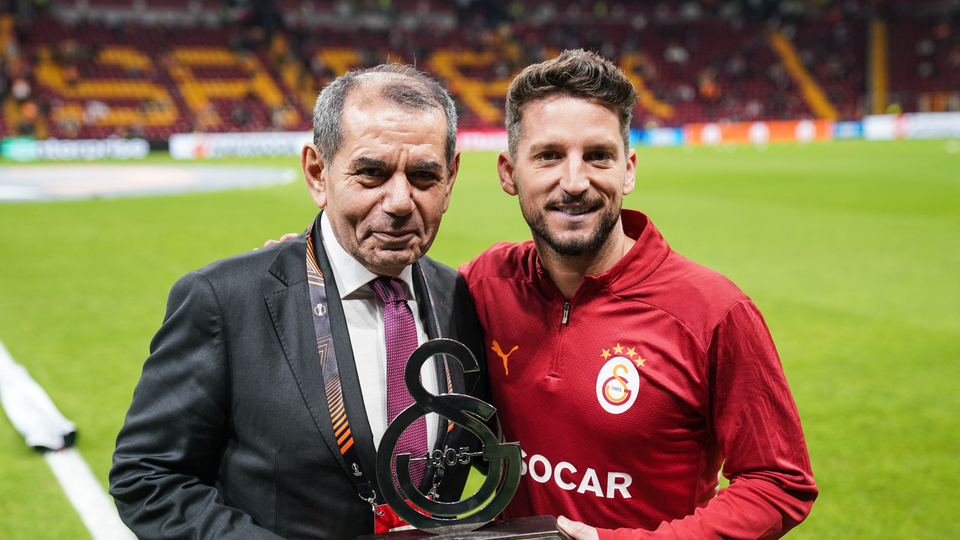 Galatasaray'dan Mertens'e plaket!
