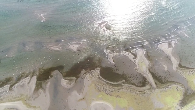 İstanbul'da deniz suyu çekildi, adacıklar ortaya çıktı
