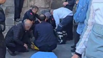 Tarihi surlardan düşen kadın öldü