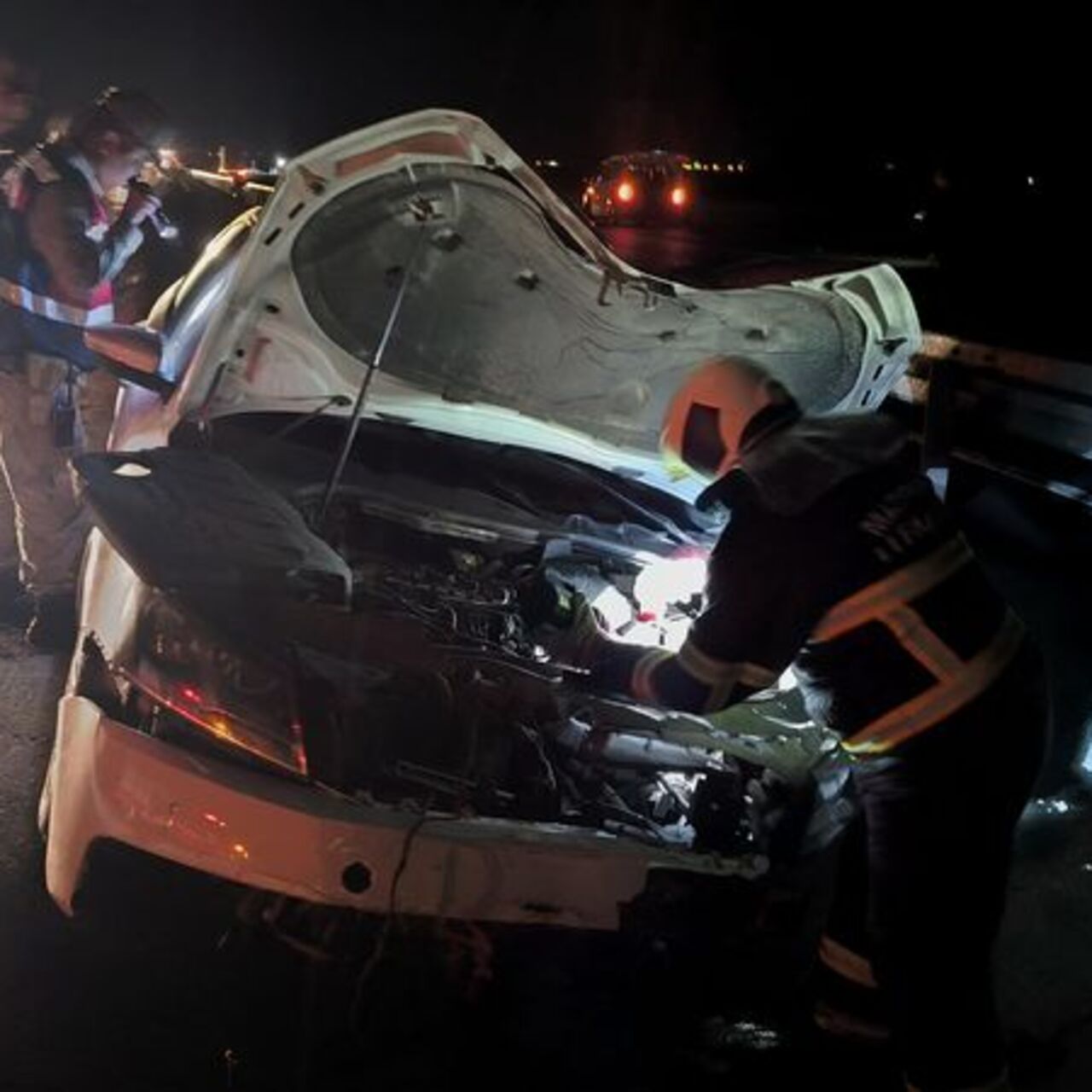 Yolda gördüğü lastiği kaldırmak isterken otomobilin çarpmasıyla öldü