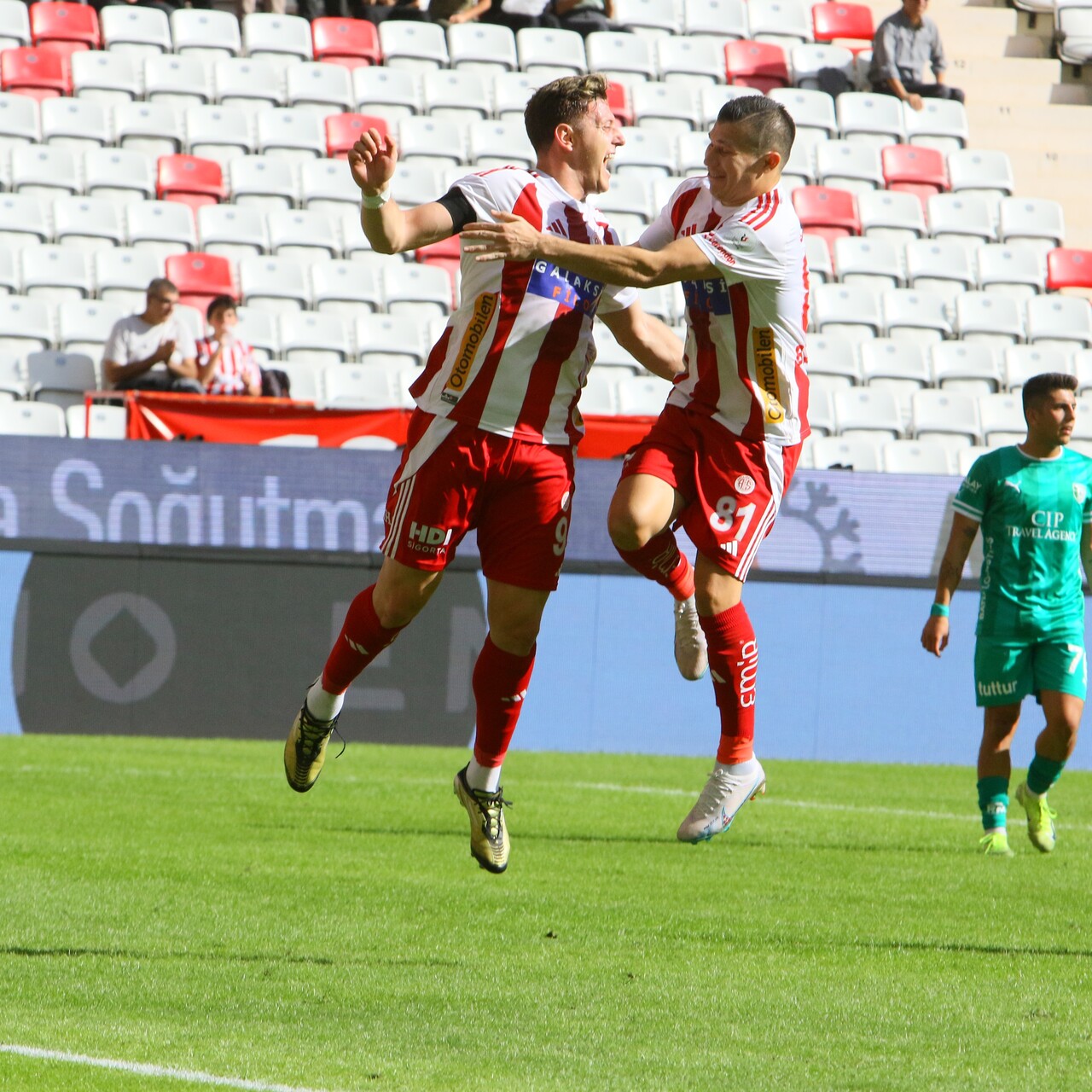 Antalya, Bodrum'u 3 golle geçti!