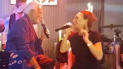 Demet Akbağ'ın eğlenceli gecesi