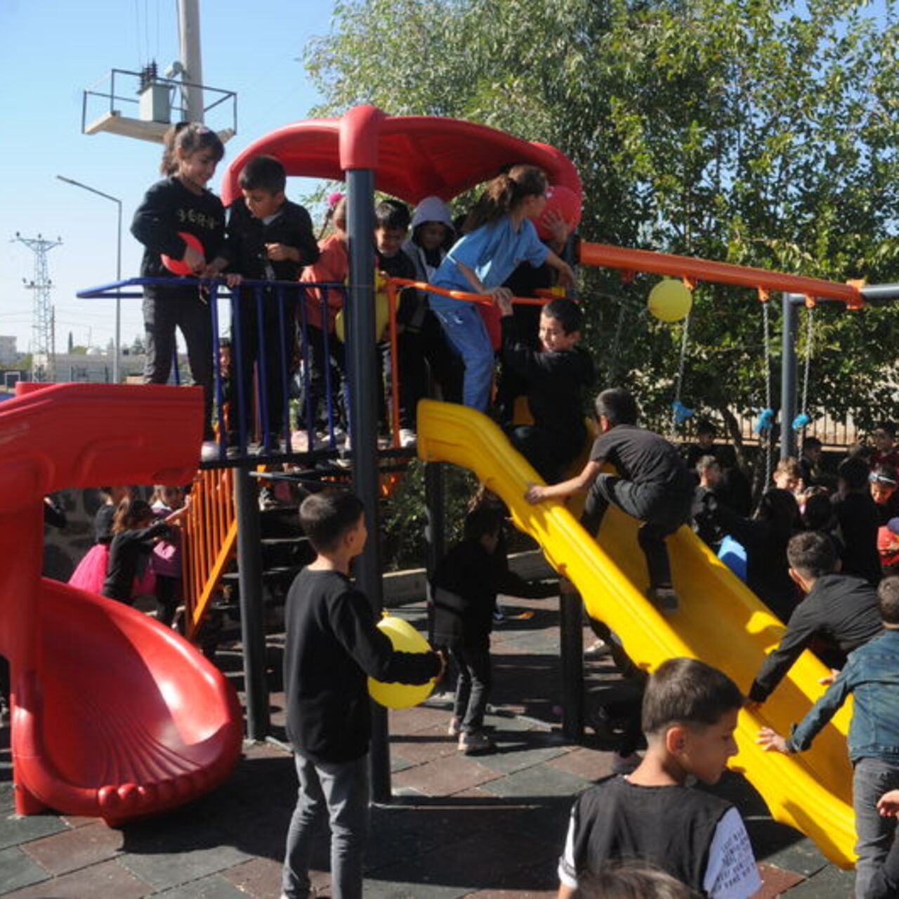 Cizre Kaymakamlığı 25 okula park yaptı