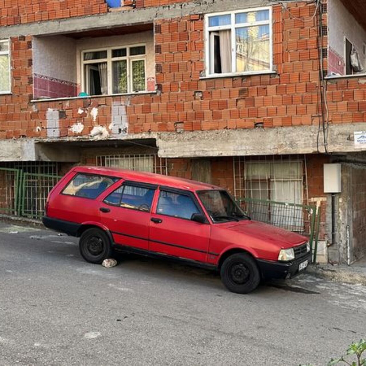 Cezaevinden çıkıp eşini öldürdü!