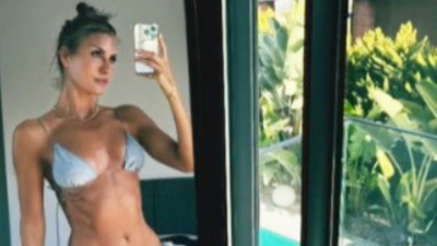 Bikinili pozunu paylaştı