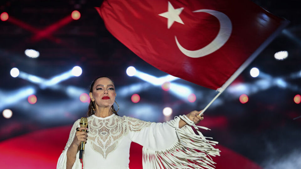 ABB'den Ebru Gündeş konseri iddialarına yanıt