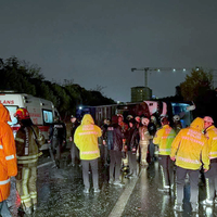 Esenler'de yolcu otobüsü devrildi: 2 ölü, 18 yaralı