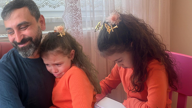 Atatürk'ün adı geçince ağlamaya başlıyor