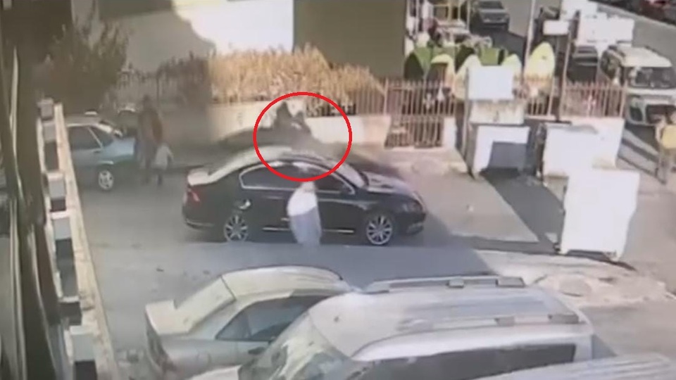 Aldatıldığından şüphe eden koca ev sahibini öldürdü