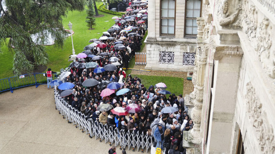 Anıtkabir ve Dolmabahçe'ye ziyaretçi akını