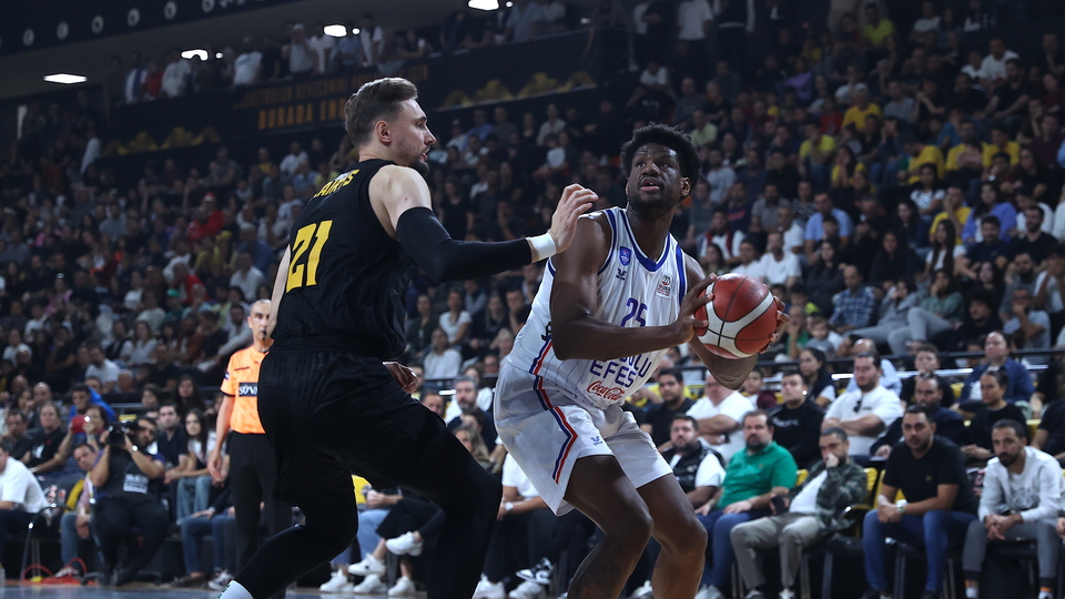 Anadolu Efes deplasmanda rahat kazandı!