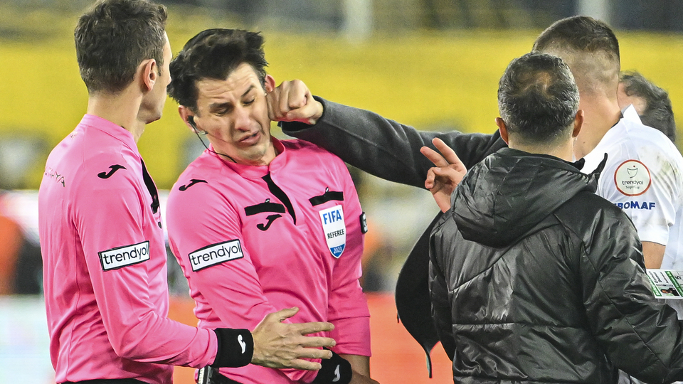 Hakeme yumruklu saldırıda karar!