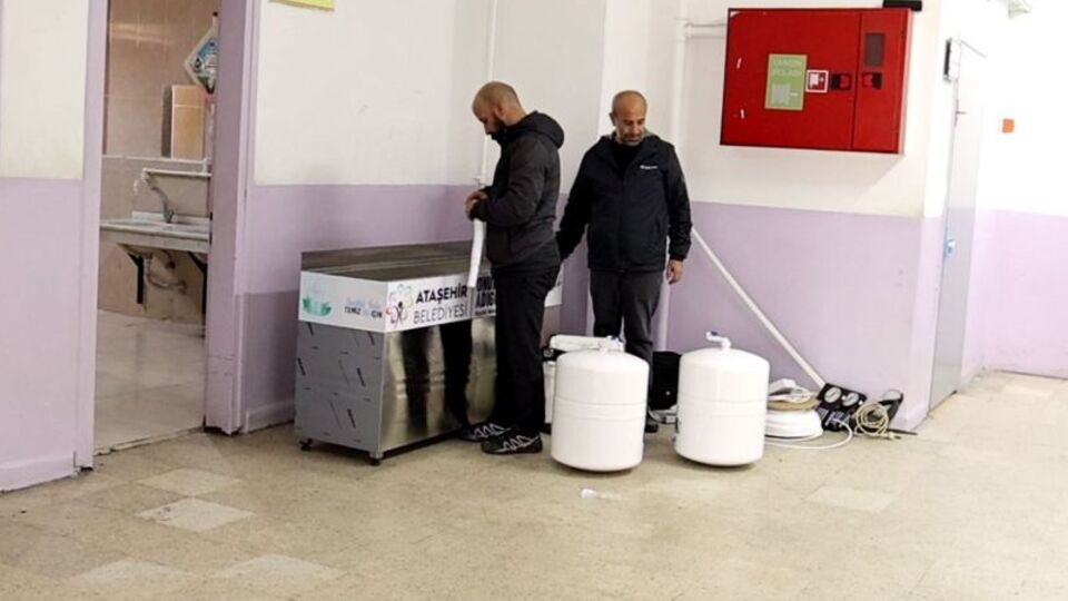 Ataşehir'de okullara su arıtma cihazları