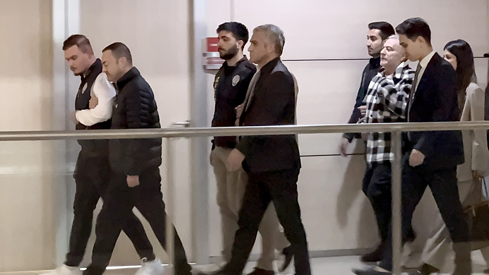 Ünlü isimlere yasa dışı bahis operasyonu