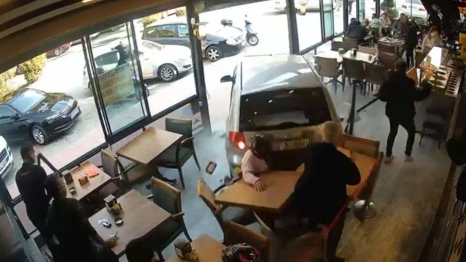 Facia böyle geldi! 84 yaşındaki sürücü ortalığı savaş alanına çevirdi