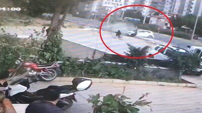 Kaldırımda yürüyordu... Otomobil ezdi öldü! Sürücü serbest!