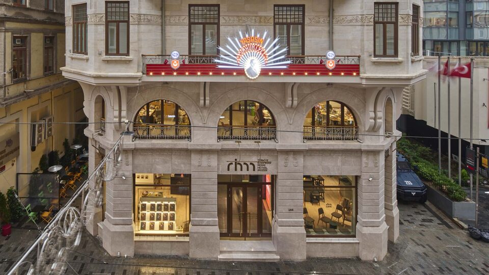 İş Sanat'a yedi ödül