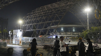 Çin'de bir kişi aracını yürüyüş yapanların üzerine sürdü