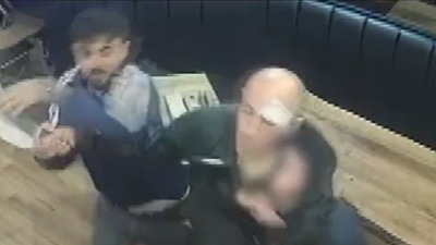 Satırla restorana saldırdı!