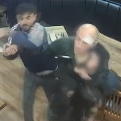  Satırla restorana saldırdı!