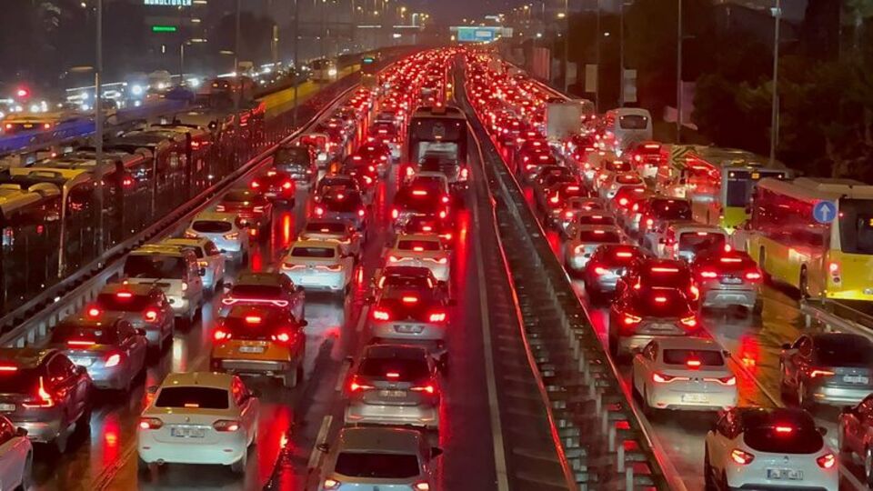 İstanbul'da trafik kilitlendi!