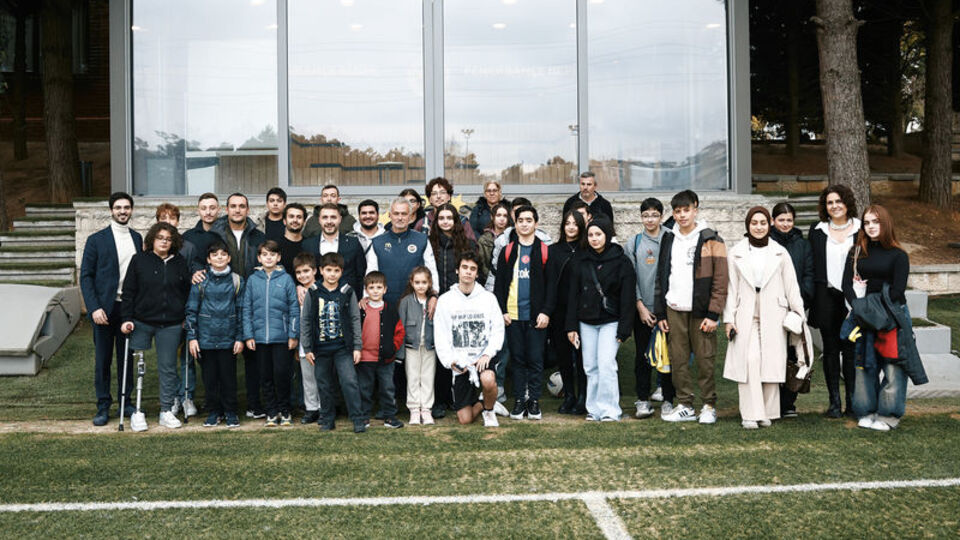 Mourinho burs alan çocuklarla buluştu!