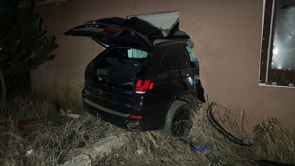 Kontrolden çıkan cip müstakil eve daldı: 1 yaralı