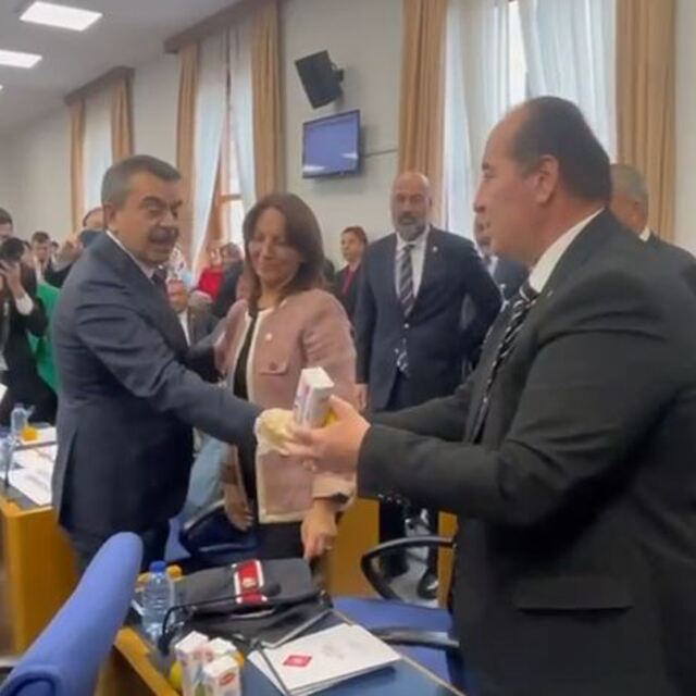 Komisyonda kumanya ve konser gerginliği