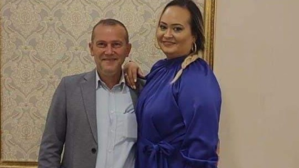 Karısını kemerle boğarak öldürdü!