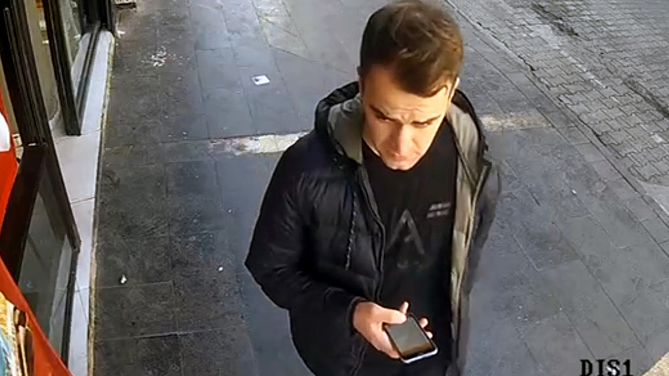 Adres sorma bahanesiyle cep telefonunu çaldı