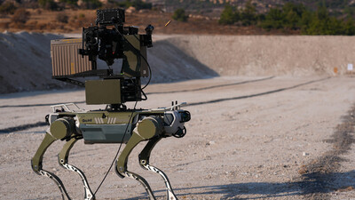 Robot köpek Bars nişancı yarışmasında