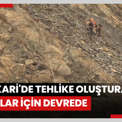 "Endüstriyel dağcılar" Hakkaride tehlike oluşturan kayalar için devrede