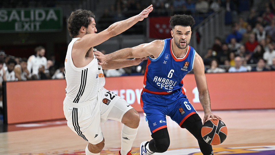 Anadolu Efes, İspanya'da galip!