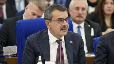 Bakan Tekin, "mülakat" sorularına yanıt verdi