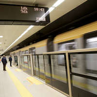 Sürücüsüz metroda panik anları