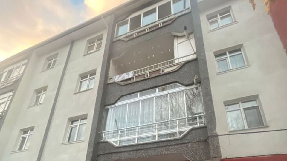 Kocasını bıçaklayan kadın kalp krizi geçirdi