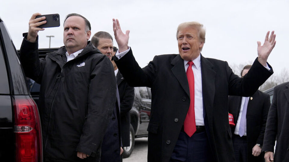 Trump'a "FBI'ın görüşünü almıyor" eleştirisi
