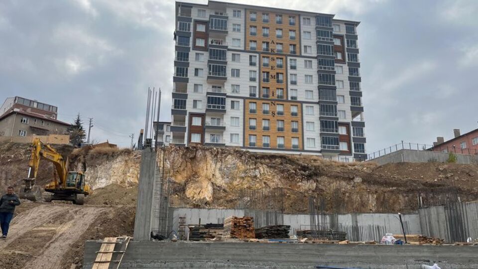 Ankara'da toprak kayması! 10 katlı bina tahliye edildi