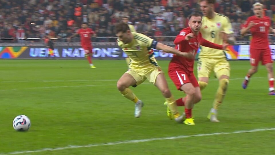 İspanyol hakemden skandal karar!