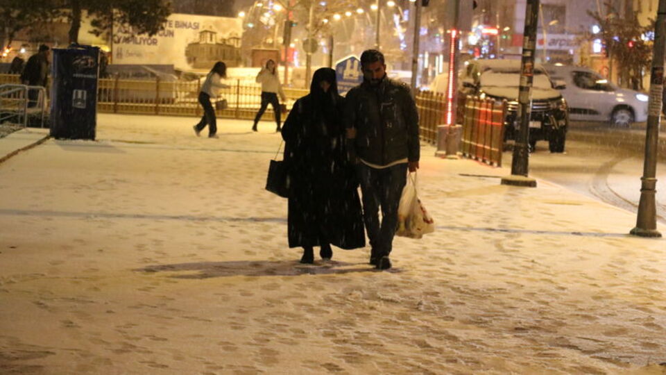 Erzurum'da kar keyfi