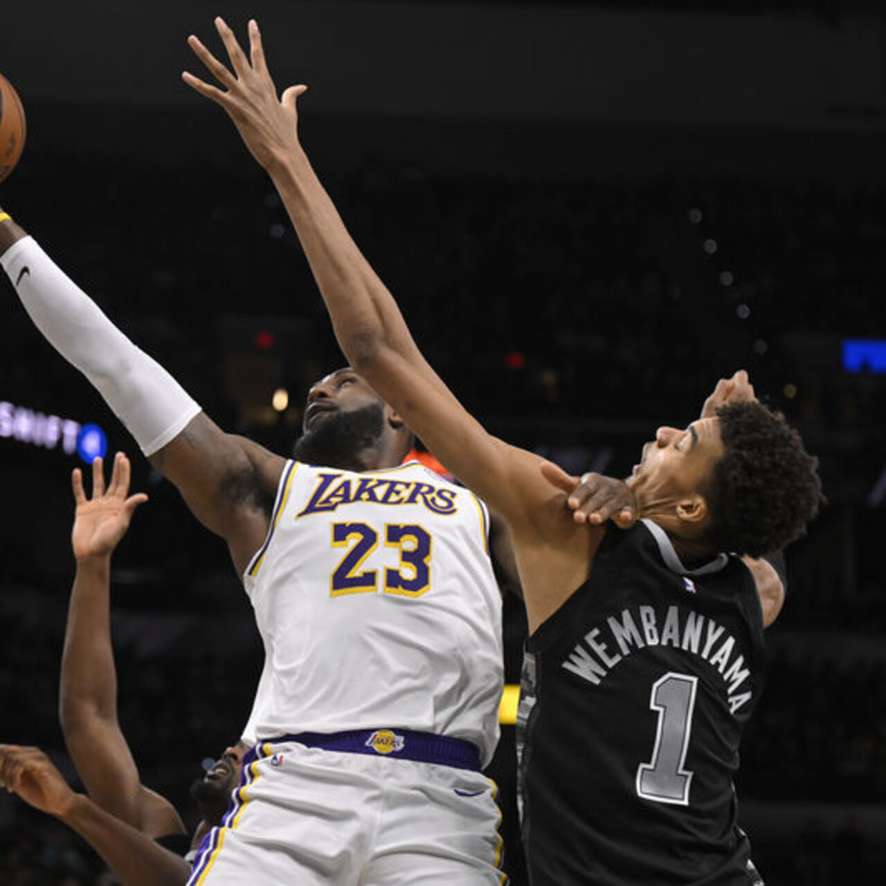 Lakers'tan üst üste 5. galibiyet