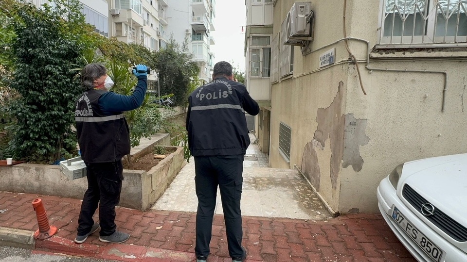 Ev sahibi kiracısıyla kaldığı dairede ölü bulundu