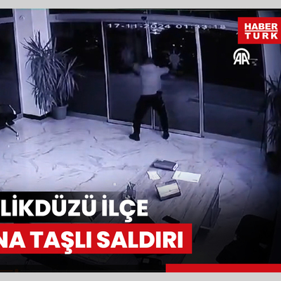 AK Parti Beylikdüzü İlçe Başkanlığına taşlı saldırı